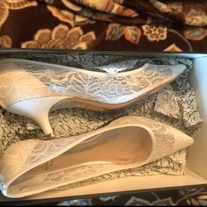 ADRIANNA PAPELL lace kitten heel